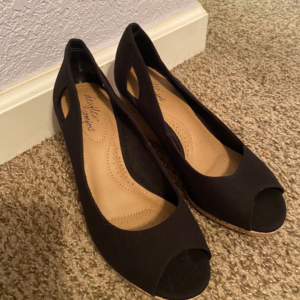 Black wedge heels